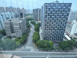 숙박 시설에서 보는 시내 전망