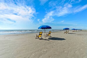 Beach - Relaxed Beach Getaway with Canal Views. (Galveston)