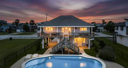 Relaxed Beach Getaway with Canal Views