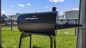 Property grounds - Relaxed Beach Getaway with Canal Views. (Galveston)