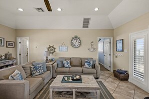 Living area - Relaxed Beach Getaway with Canal Views. (Galveston)