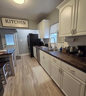 Private kitchen - Family-Friendly Spacious Home • Short Drive to Downtown (Spokane)