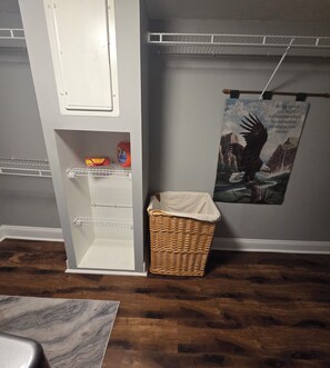 Interior - Family-Friendly Spacious Home • Short Drive to Downtown (Spokane)