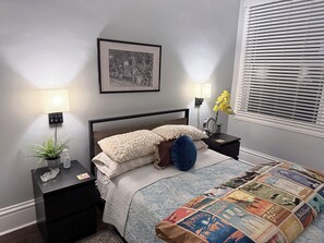 2 bedrooms, iron/ironing board, free WiFi, bed sheets - Cozy 2-bedroom rowhouse (Pittsburgh)
