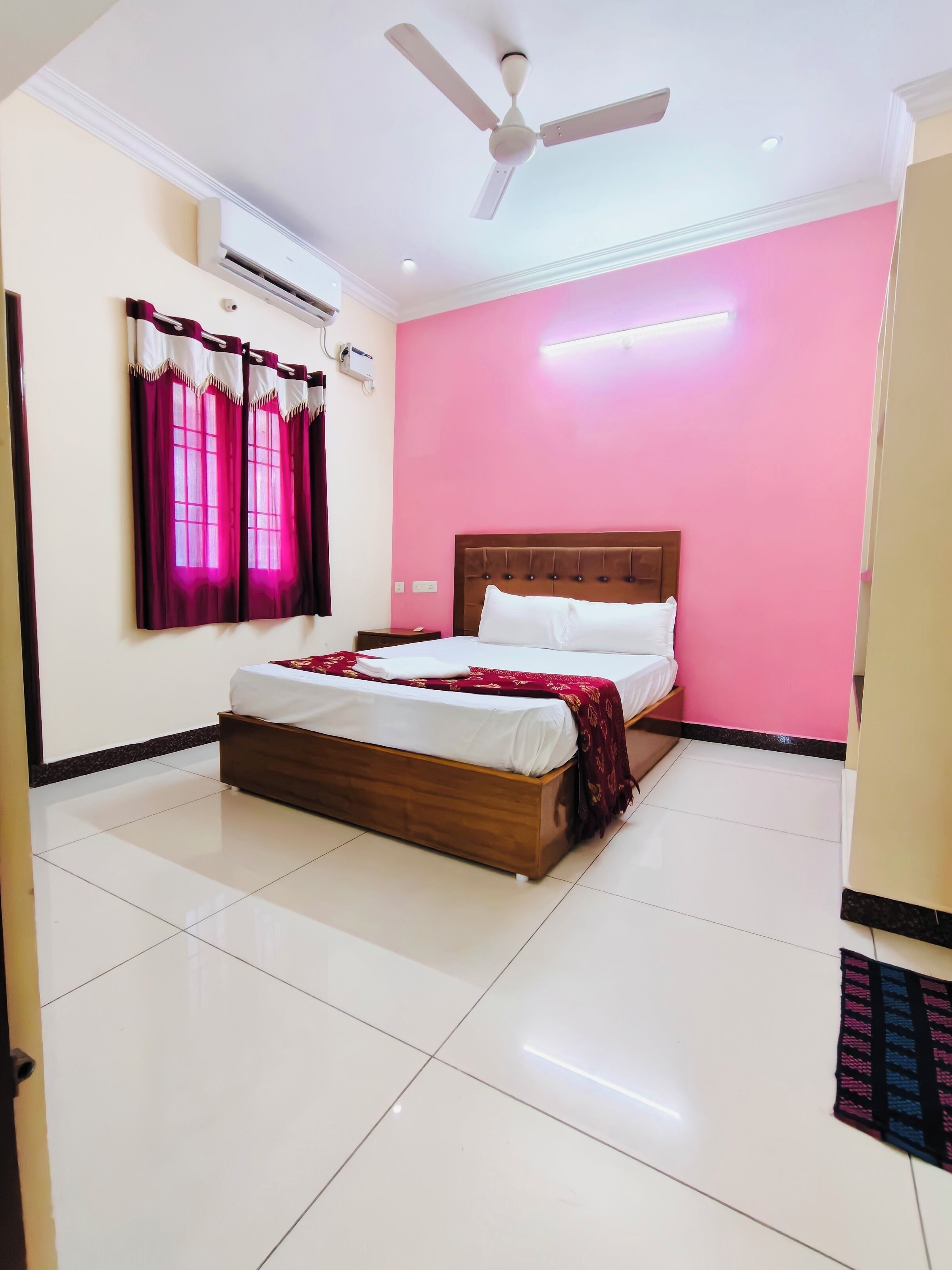 Deluxe Apartment, Balcony, City View | Desk, free WiFi