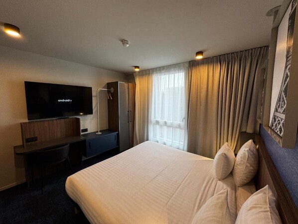 Room - Akena Serris (Serris)