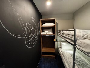 A bunk bed room with a wooden wardrobe and a wall mural. - Akena Serris (Serris)