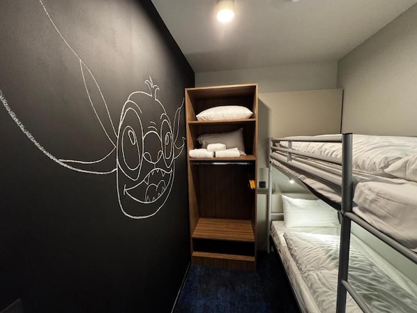 A bunk bed room with a wooden wardrobe and a wall mural. - Akena Serris (Serris)