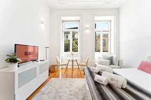 Iron/ironing board, Internet, bed sheets - GuestReady - studio in Santa Catarina (Porto)