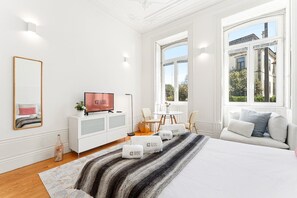 Iron/ironing board, Internet, bed sheets - GuestReady - studio in Santa Catarina (Porto)