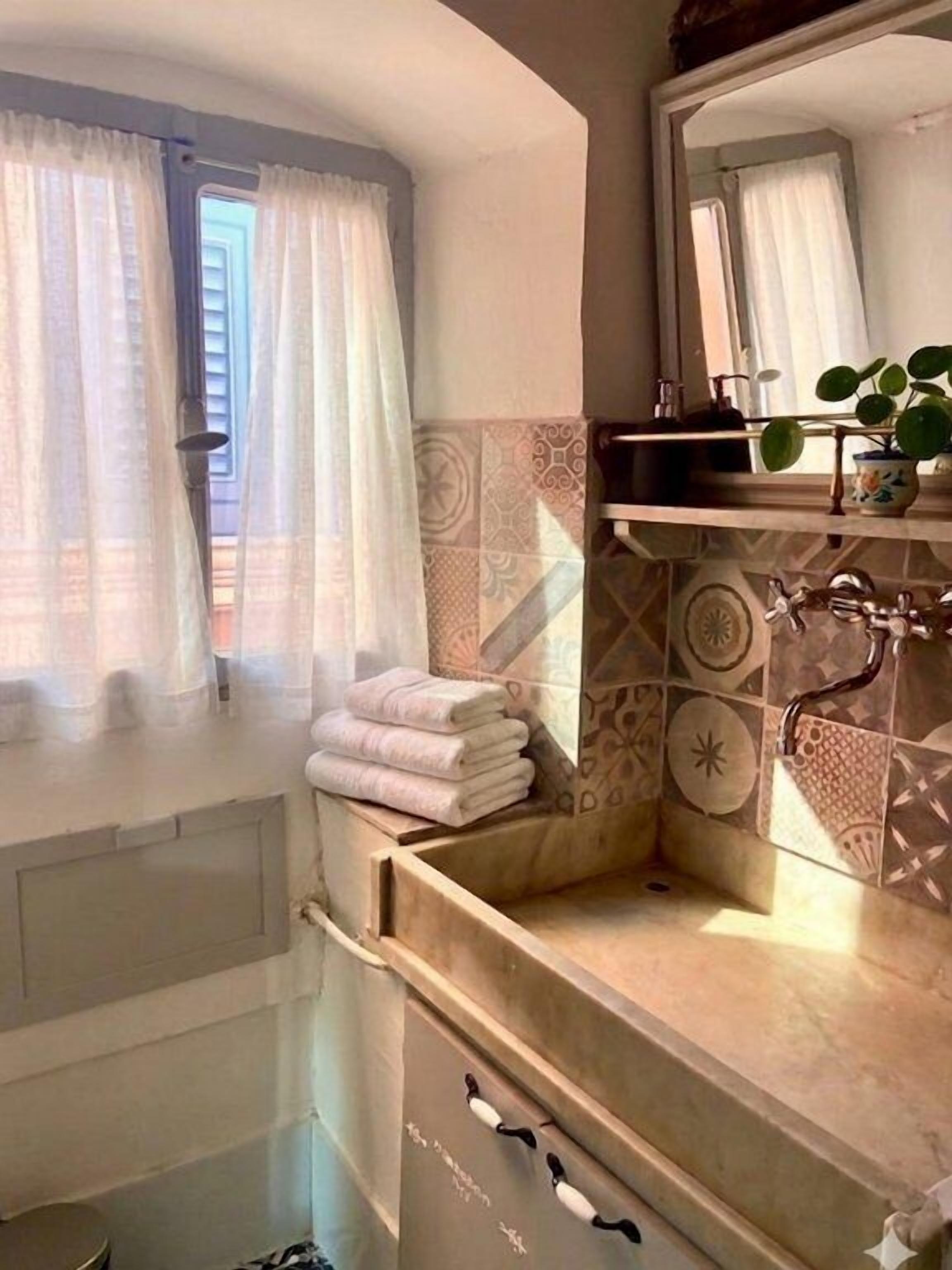 Dusche, Haartrockner, Bidet, Handtücher