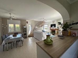 TV - Honduras beautiful house with private pool in Miami-Platja! (Mont-roig del Camp)