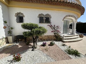 Exterior detail - Honduras beautiful house with private pool in Miami-Platja! (Mont-roig del Camp)