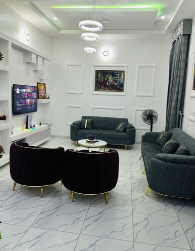 Luxury 4BR duplex in Lekki with ps5, snooker & mini gym