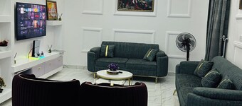 Luxury 4BR duplex in Lekki with ps5, snooker & mini gym