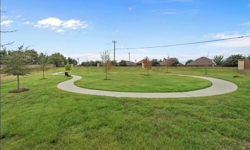 Spacious 5-bedroom house in peaceful Mansfield with AC