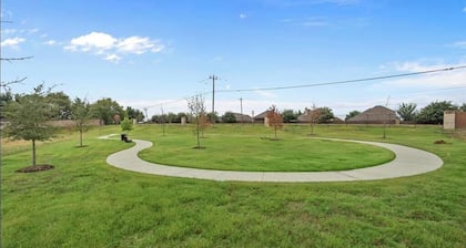 Spacious 5-bedroom house in peaceful Mansfield with AC