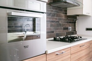 Dishwasher, cookware/dishes/utensils - Family Apartament - Trieste City Center (Trieste)