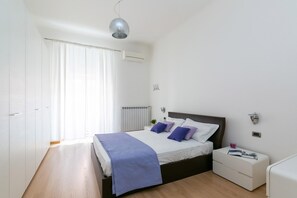 2 bedrooms, Internet - Family Apartament - Trieste City Center (Trieste)