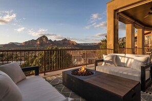 Terrace/patio - Château Sedona, Views, Spa, Decks, Theater (Sedona)