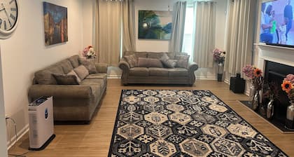 Spacious 6-bedroom house with AC in beautiful Greer