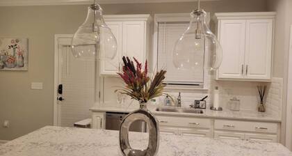 Spacious 6-bedroom house with AC in beautiful Greer