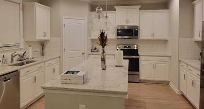 Spacious 6-bedroom house with AC in beautiful Greer