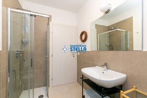 Shower - Diamante 4 - Trilocale [P. Marina] + Park (Lido di Jesolo)