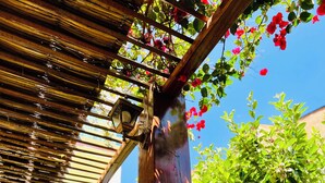 A wooden pergola structure with a metal lantern and a wooden post with a plaque. - Two minutes walk from the cable car🚡A spacious apartment ideal for families! (La Paz)