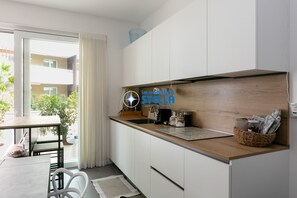 Microwave, dishwasher, cookware/dishes/utensils - Baia Dorata DT02 [Pool + Parking] (Jesolo)