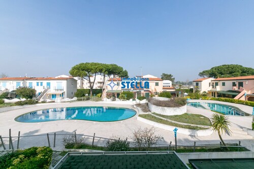 Villaggio dei Gabbiani < Pool and Parking Place >