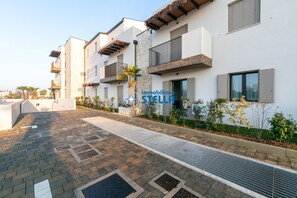Property grounds - Caribe Sunset #pool# / °parking° (Lido di Jesolo)