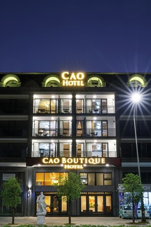 Vista frontal de la propiedad