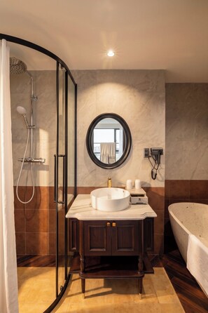 Premium Double Room, 1 King Bed, Balcony | Bathroom | Free toiletries, hair dryer, slippers, bidet - Cao Boutique Hotel (Thanh Pho Hue)