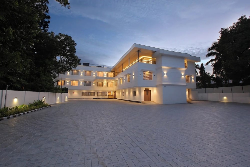 HOTEL SALKARA CHAVAKKAD