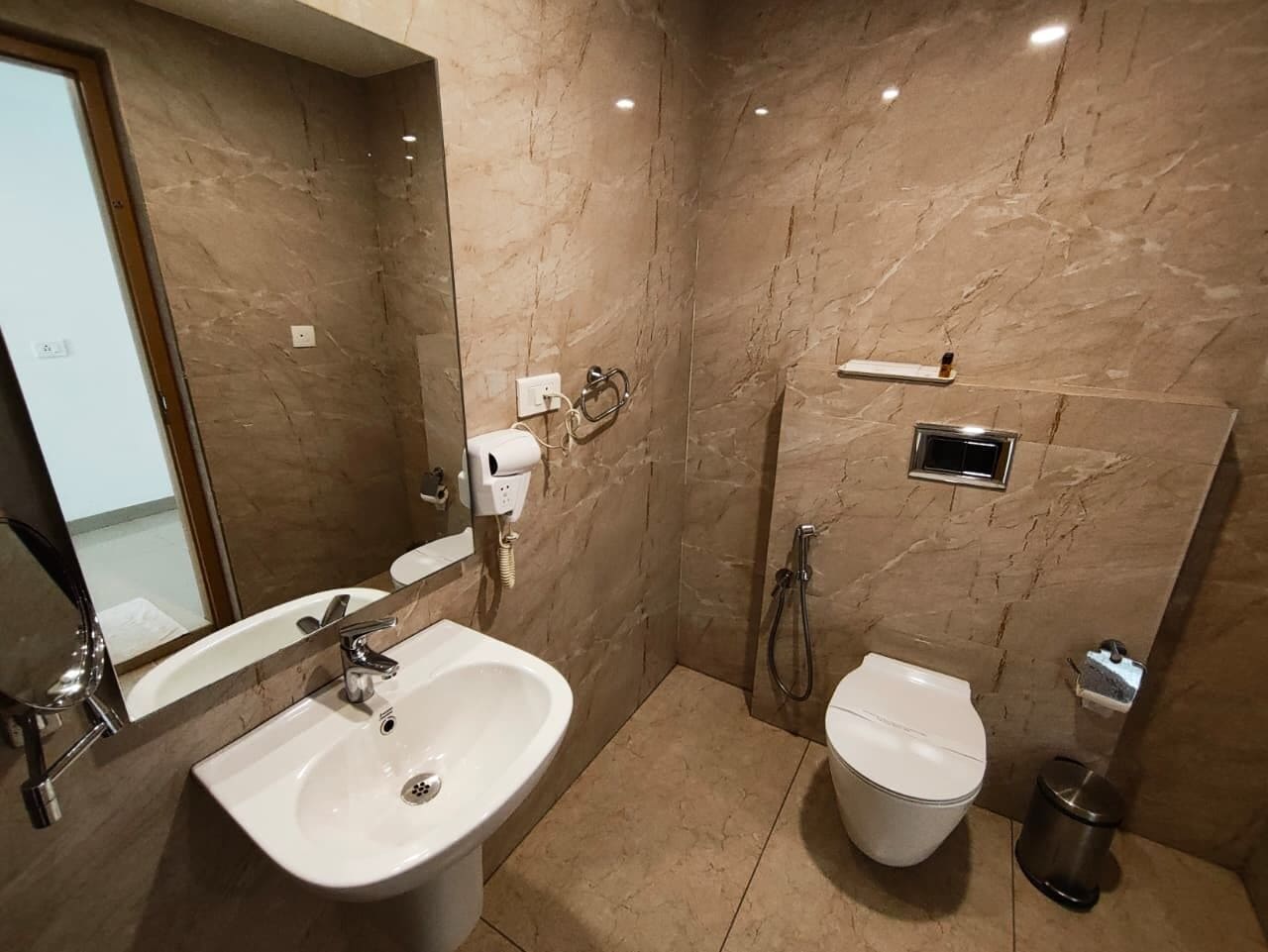 Deluxe-Doppelzimmer, Nichtraucher, Klimaanlage | Badezimmer