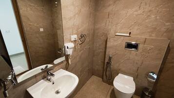 Deluxe-Doppelzimmer, Nichtraucher, Klimaanlage | Badezimmer