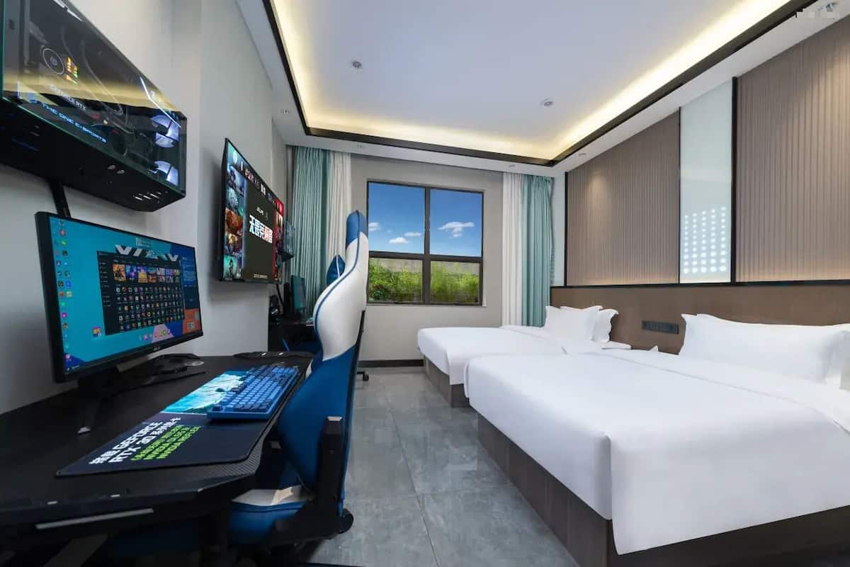 Basic tvåbäddsrum - utsikt mot staden