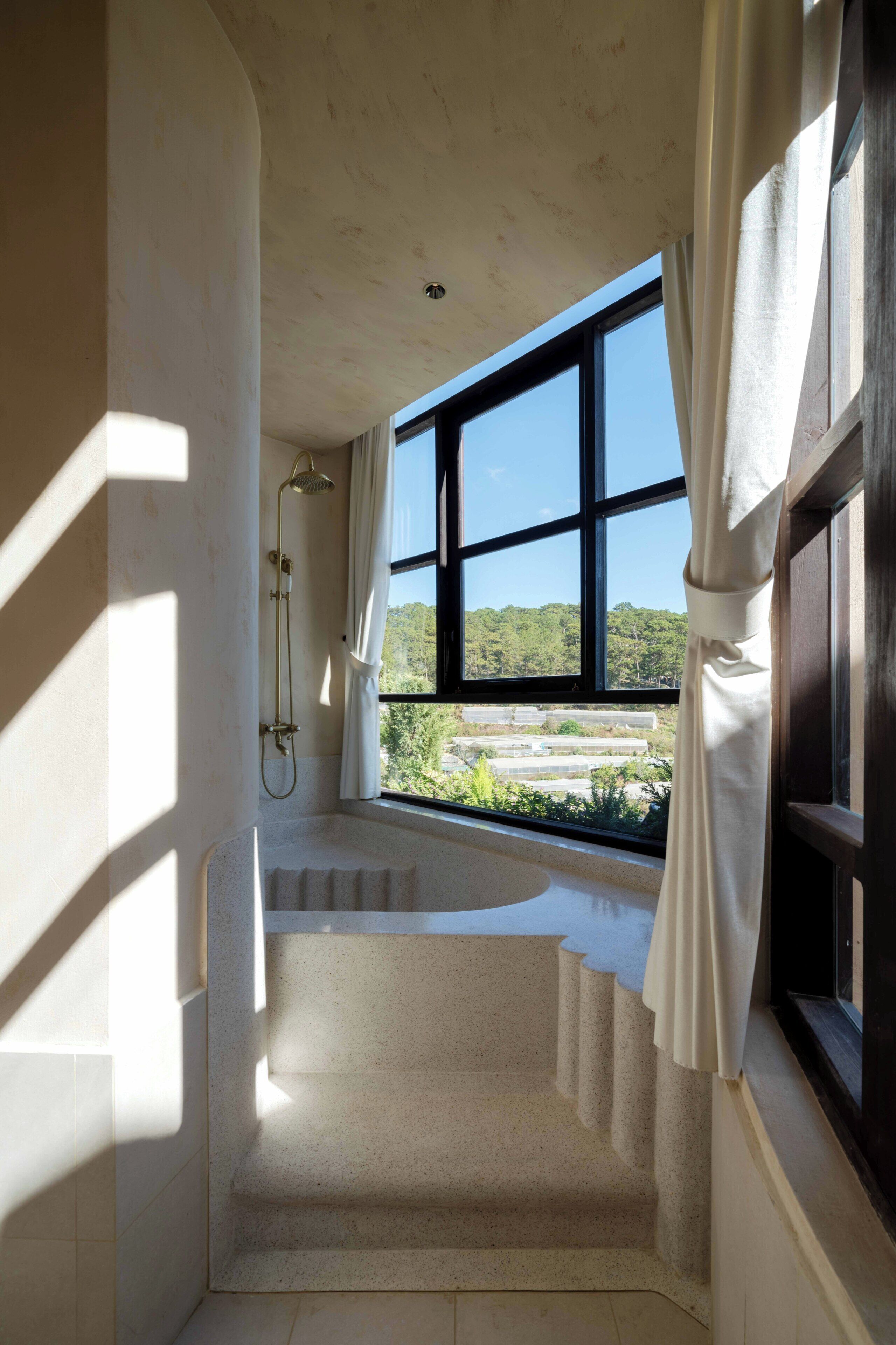 The Fantaisie Castle Suite | Mountain view