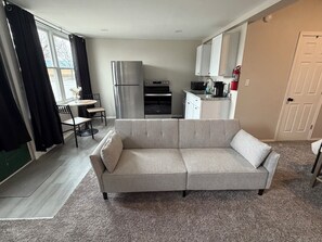 Living area - Riverside apartment in Bay City perfect for your next getaway (Bay City)