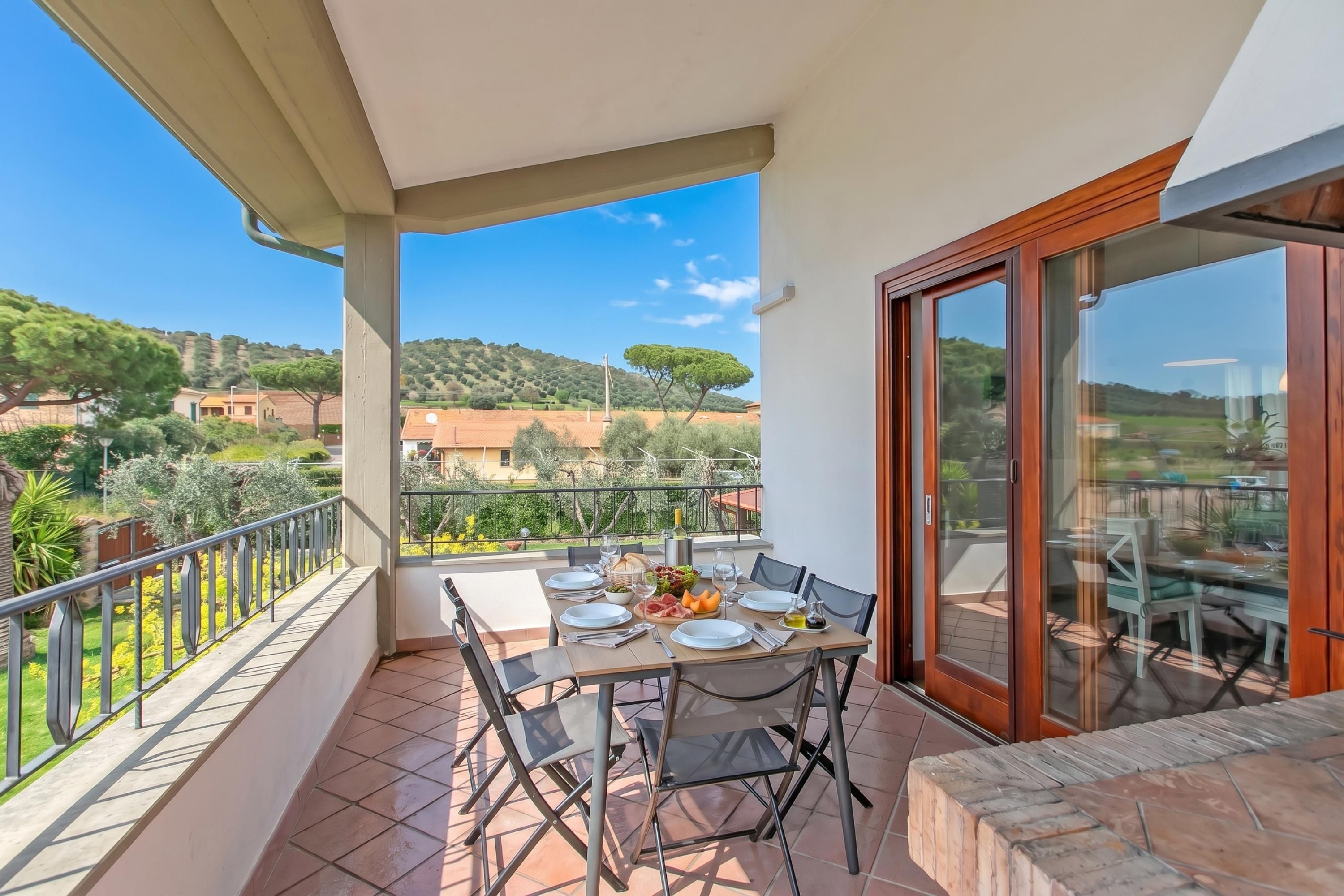 家庭公寓, 4 间卧室, 阳台 (Villa Adriana Capalbio with A/C, BBQ) | 室外用餐