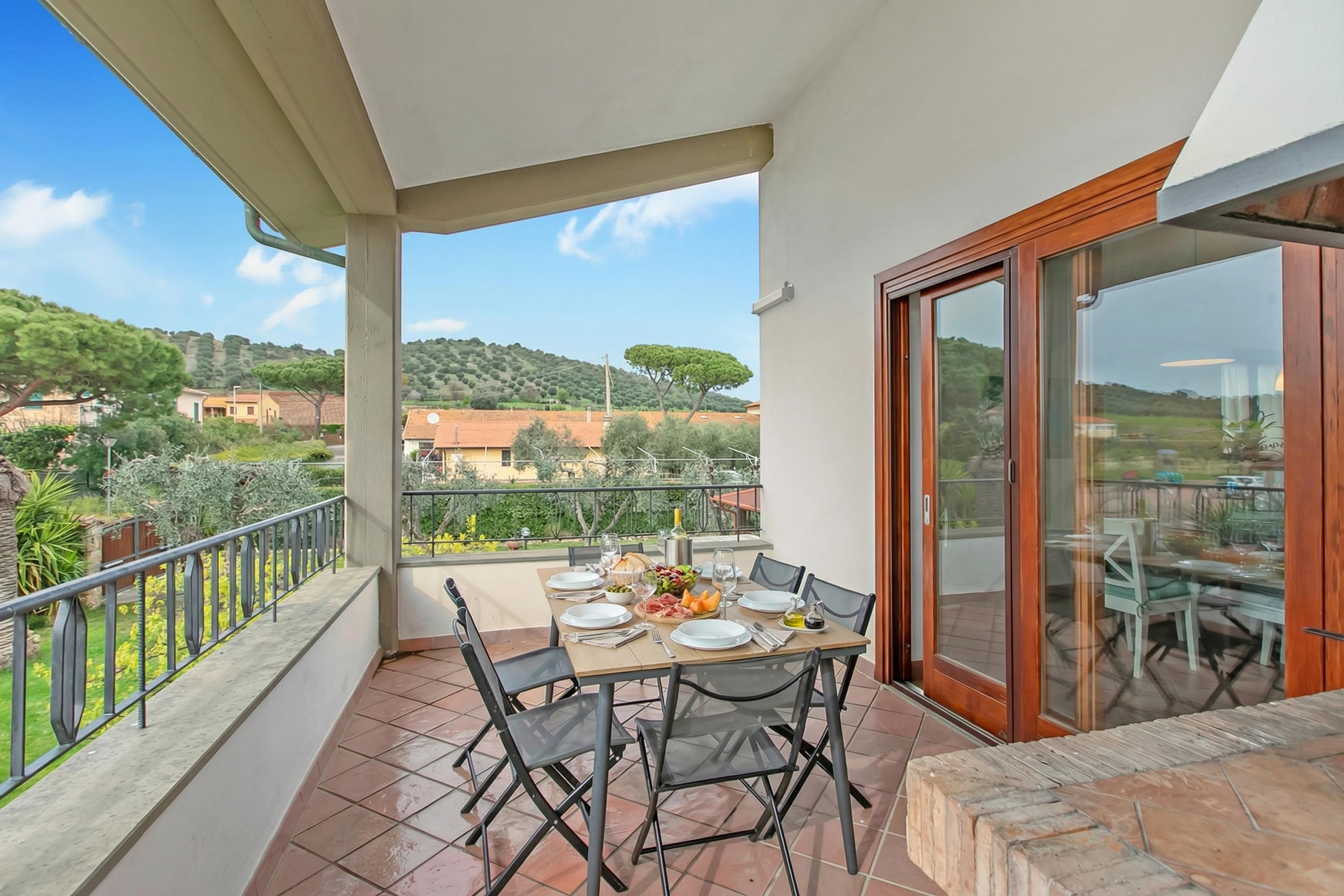 Familienapartment, 4 Schlafzimmer, Balkon (Villa Adriana Capalbio with A/C, BBQ) | Speisen im Freien