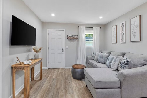 The Patch 5 - Sleeps 4 - King Bed - Near Casinos