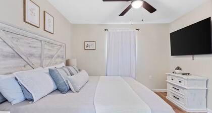 The Patch 5 - Sleeps 4 - King Bed - Near Casinos