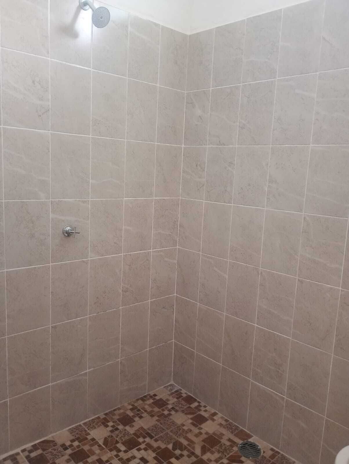Habitación doble clásica, patio, vista al río | Baño