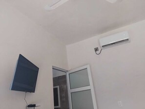 Interior - Hospedaje ojo de agua (Santiago Laollaga)