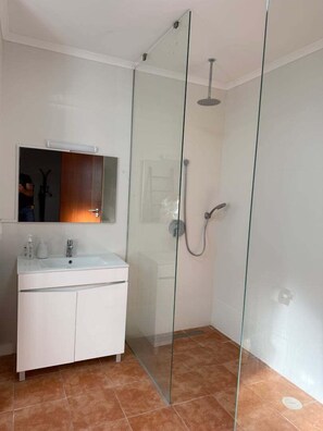 Shower, hair dryer, towels - Alma do Mar - Soul of the Sea (Povoação)