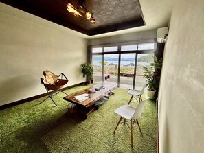 Villa familiar, vistas al mar, junto a la playa | Interior