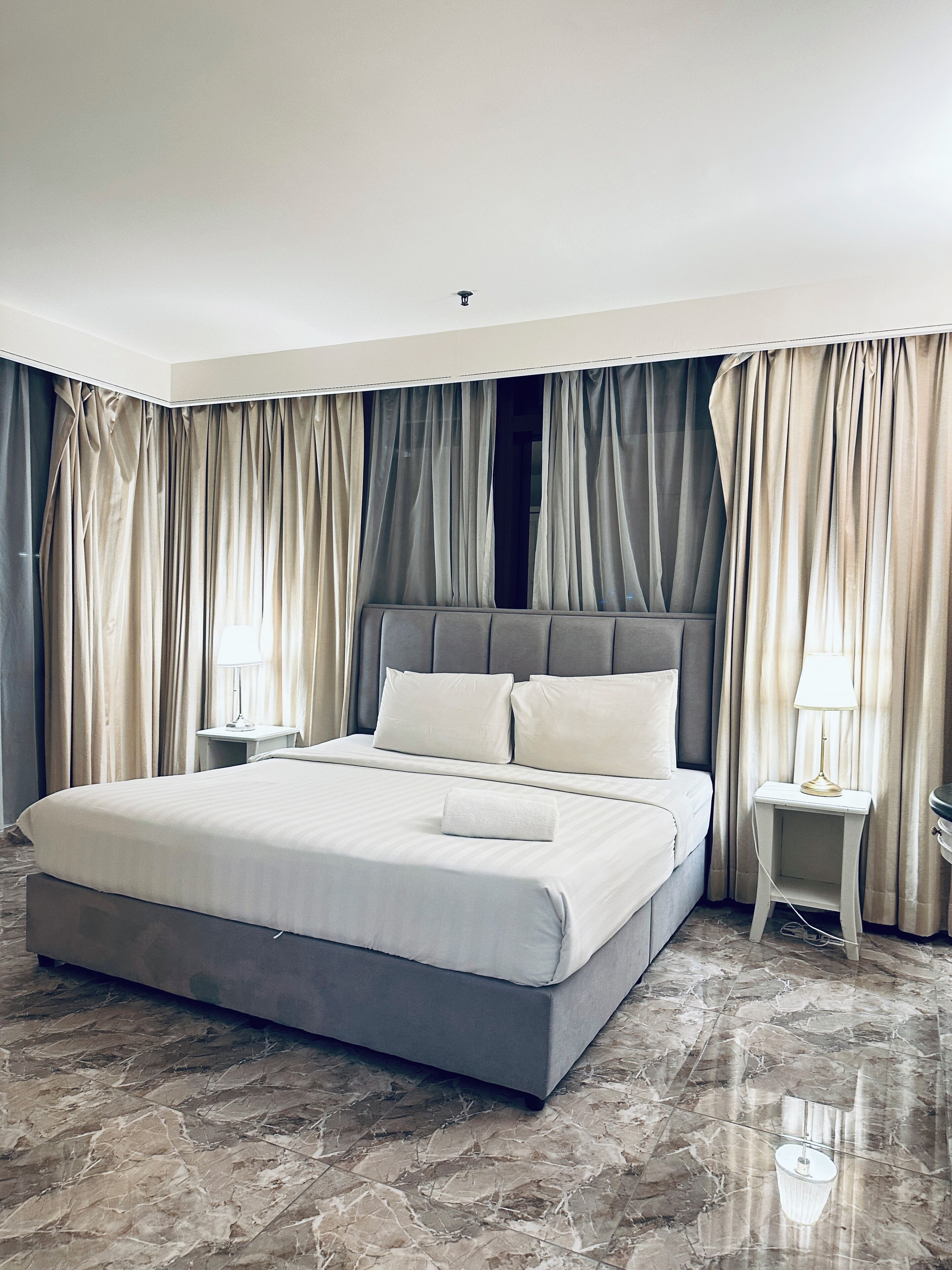 Basic Apartment, City View