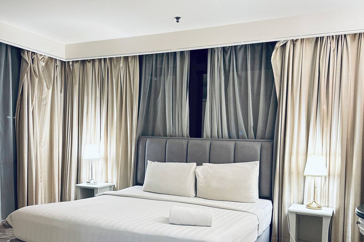 Basic Apartment, City View